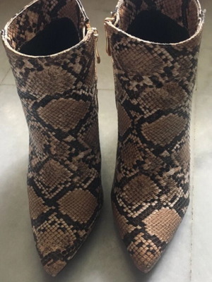 Alta Moda ankle boots snake type new, size 37