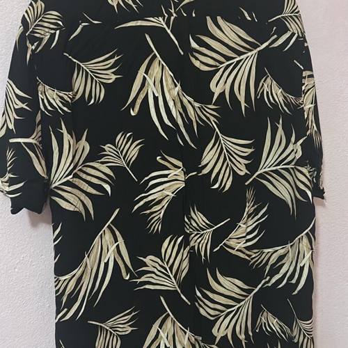H&M shirt with black buttons, like new, size L