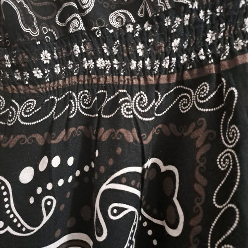 Midi dress with 3/4 sleeves and V neckline, paisley and floral pattern, size Medium, XOYE Basic