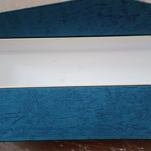 Paper case like new with magnetic clasp