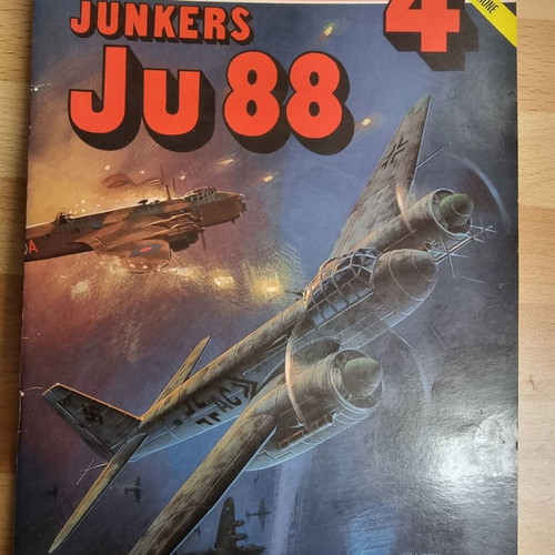JUNKERS JU-88 book like new (AJ PRESS)
