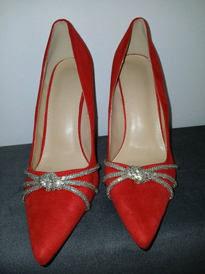 Velvet red pumps used with 11 cm heel size 39