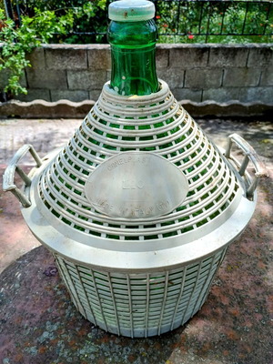 Demijohns used, 20 and 10 liters
