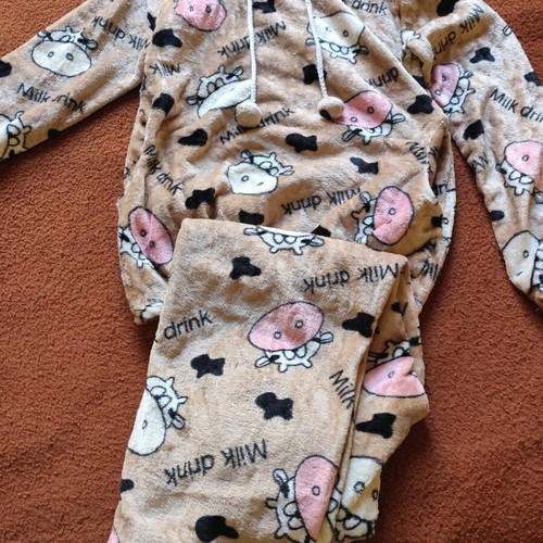 Lutrin pajamas set used size Large beige