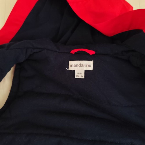 Mandarino sleeveless children's vest size 4 like new, red