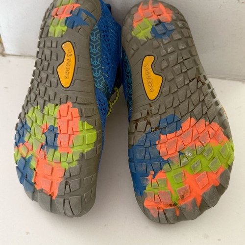 Barefoot Saguaro Kid's Smart I shoes size 30 like new, blue sports