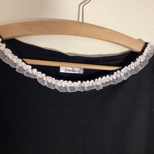 Fiorella black sleeveless top with romantic neckline and flowers size S like new