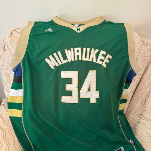 Giannis Antetokounmpo Milwaukee Bucks green jersey XXL