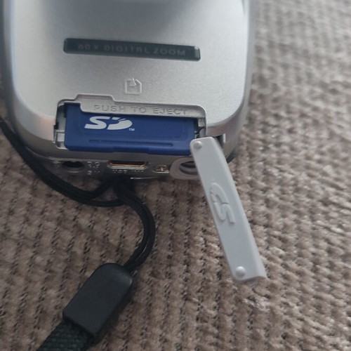 Sanyo Xacti Vintage Digital Camera 4MP with 60x Zoom and Accessories