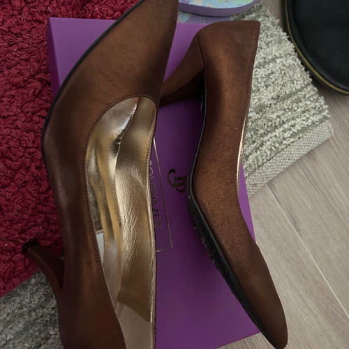 Bournazos brown pumps like new, size 39