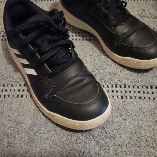 Adidas athletic shoes like new, size 40, black and white, leather type