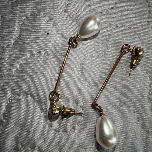 Dangling earrings with pearl drops like new, gold tone