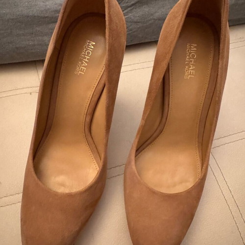 Michael Kors shuede pumps size 38 new beige
