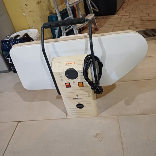 Singer ironing press used in very good condition