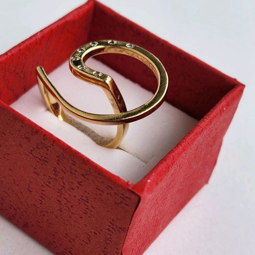 Gold 18K ring used with 7 small diamonds size 54