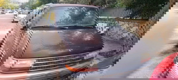 Chrysler Grand Voyager 94'  Αυτόματο 3300cc Επαγγελματικη άδεια