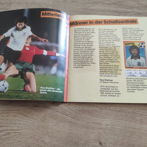 2 Albums with stickers World Cup 82 and 86 not Panini