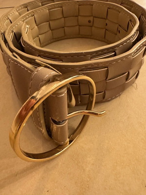 Women's beige belt like new, adjustable
