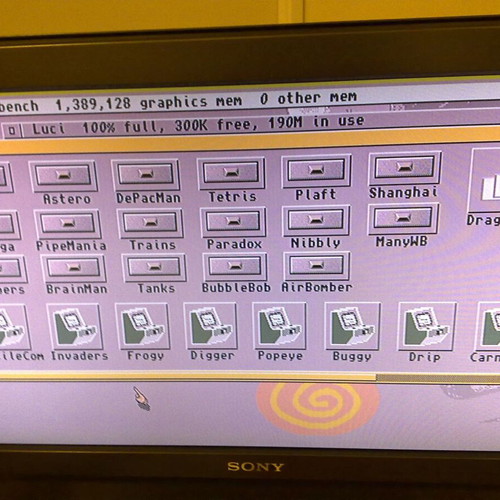 Amiga 1200 complete set like new with 200MB hard drive and accessories