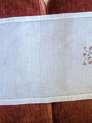 Handmade white table runner 33x91 cm