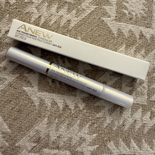 Avon makeup set new with gift pencil