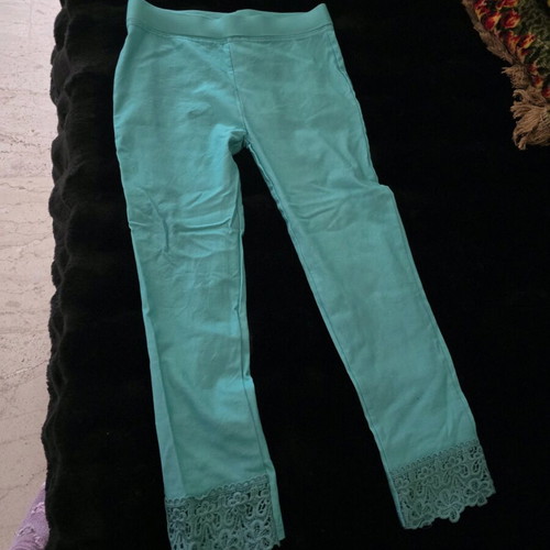 Ofelia elastic capri leggings new, size M with lace