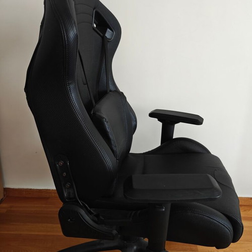 Anda Seat Dark Knight gaming chair used