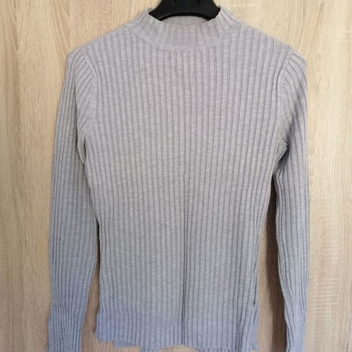Pullover size S like new
