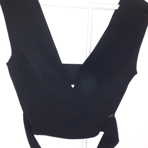 Toi&Moi black crop top like new with neckline and back opening