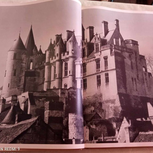 Les Châteaux de la Loire book like new, French, 1956 edition