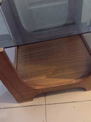 Coffee table like new, very good quality 50x50x40 cm