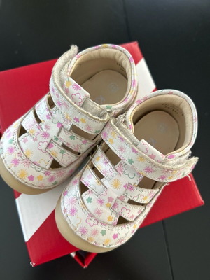 KicKers baby shoes size 19 like new