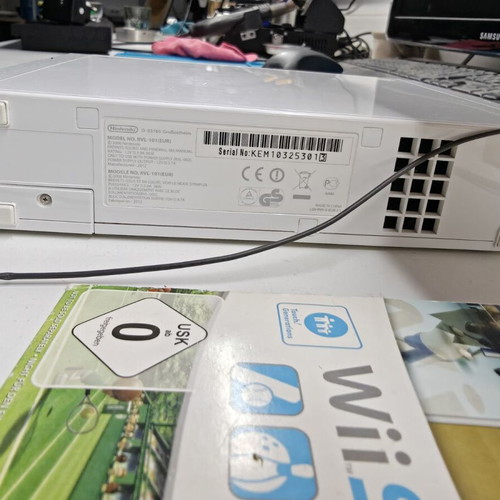 Wii and Wii Sport like new with one controller