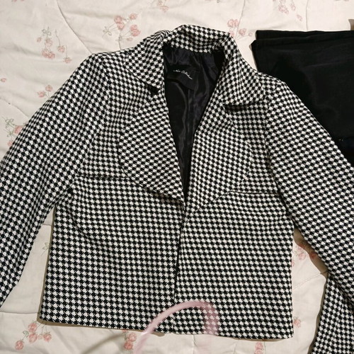 Women's jacket like new, small medium, with shoulder pads, black and white