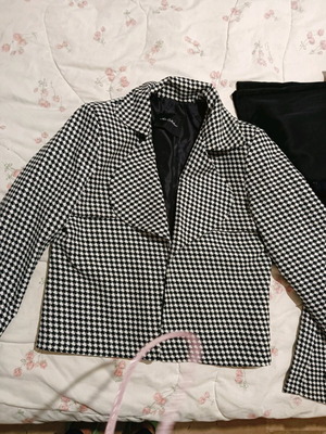 Women's jacket like new, small medium, with shoulder pads, black and white