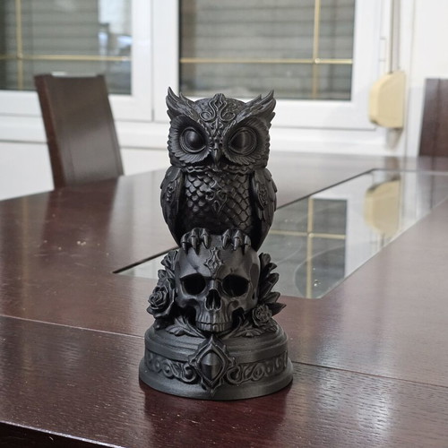 Figure 20 cm black matte like new