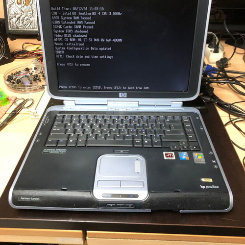 Retro laptop p4 used with 40GB disk, ready for XP format