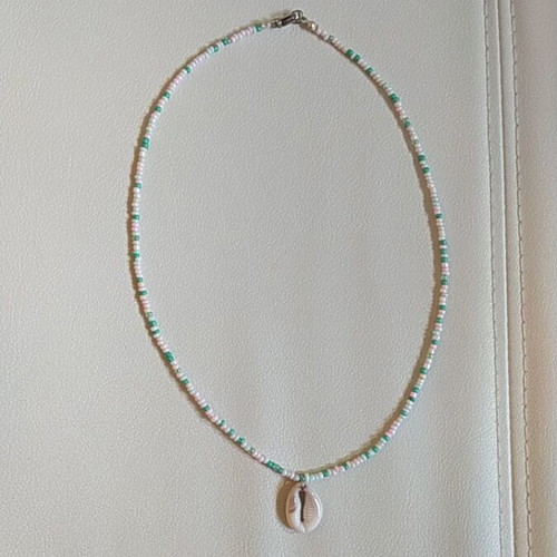 Handmade necklace with shell, new, multicolor