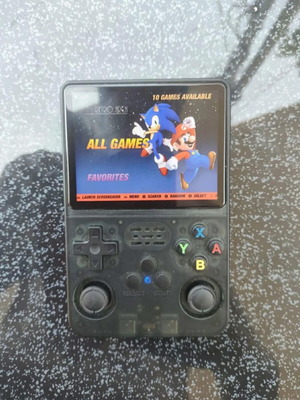 R36S console like new with 32 GB memory card and latest update