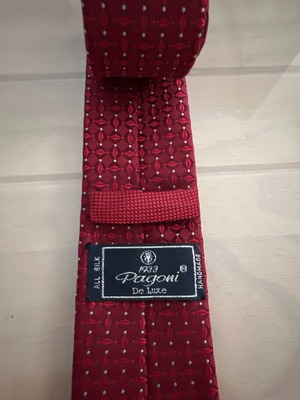 Μεταξωτή γραβάτα Pagoni καινούργια, κόκκινη με διακριτικό σχέδιο