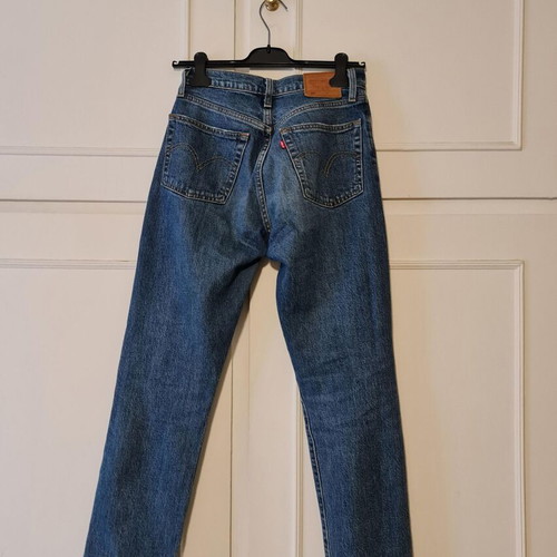 Levi's women's jeans like new, blue