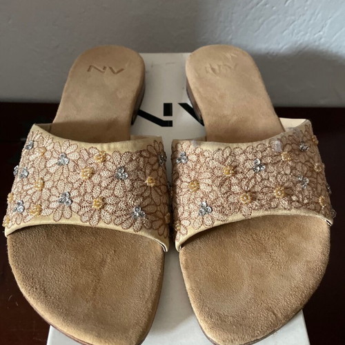 NV vintage slippers like new with embroidered flowers and rhinestones
