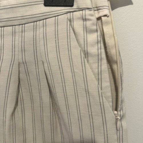Shorts new beige fabric with side zipper and pockets
