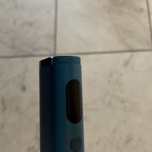 Glo Hyper Pro electronic cigarette, blue