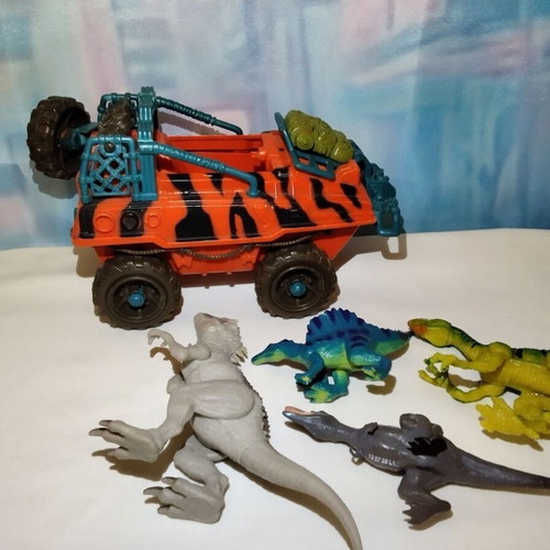 Dino Valley Jeep Chap Mei with Skinny Bones figure and 4 dinosaur figures