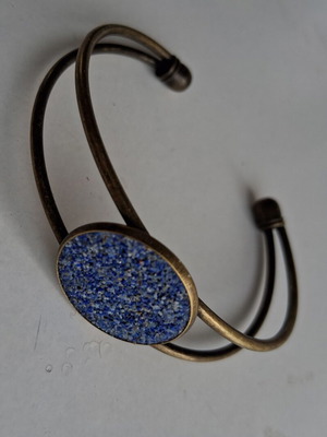 Бронзова гривна с естествен син пясък от лапис лазули нова