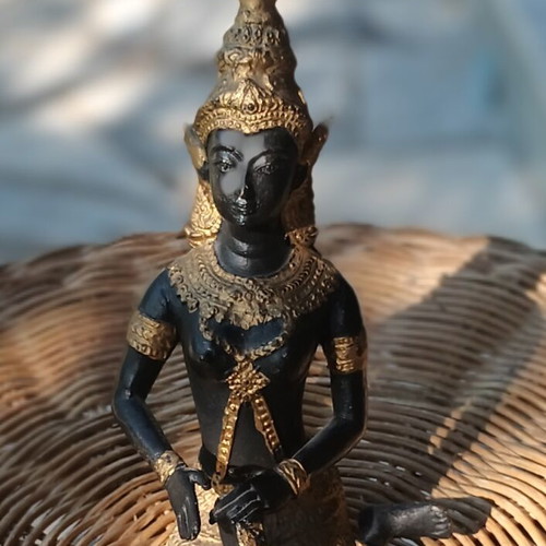 Deity figurines like new with gilded details