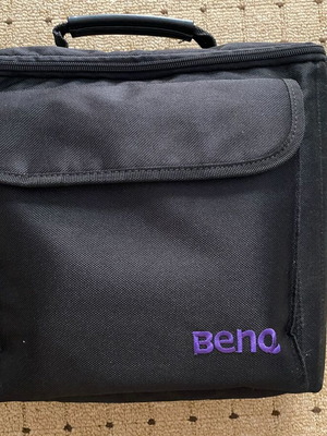 BenQ PB6115 DLP projector with carrying case and screen