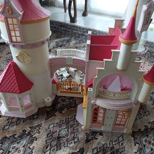 Playmobil Princess Palace 5142 with missing parts and partial wear