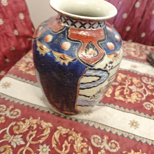 Porcelain Chinese Vase new, handpainted, traditional style